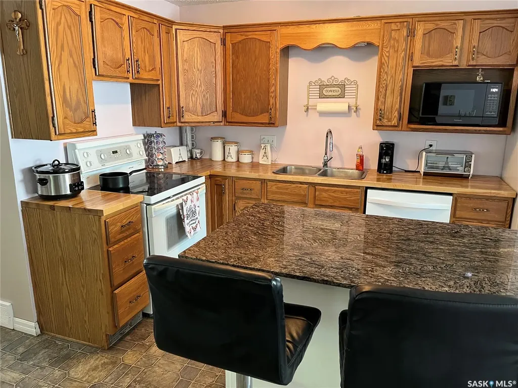 214 Westview Drive Coronach SK S0H 0Z0