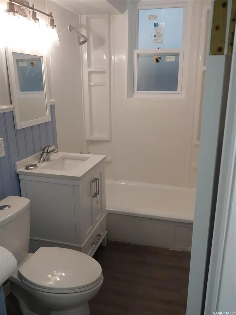 204 25th Street W Saskatoon SK S7L 0C4