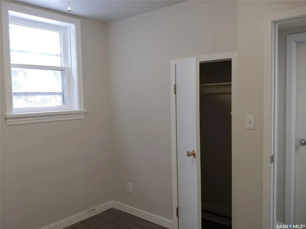 204 25th Street W Saskatoon SK S7L 0C4