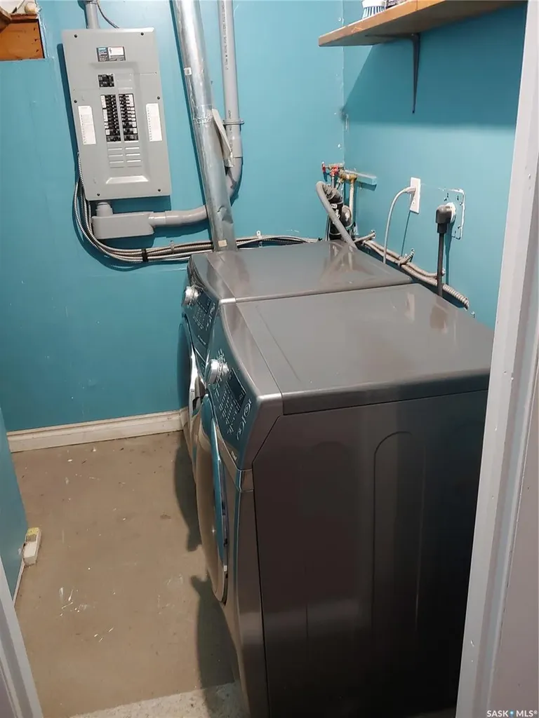 204 25th Street W Saskatoon SK S7L 0C4