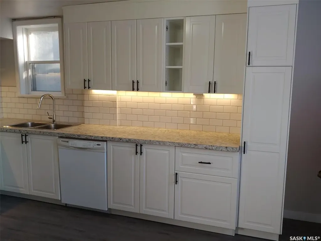 204 25th Street W Saskatoon SK S7L 0C4