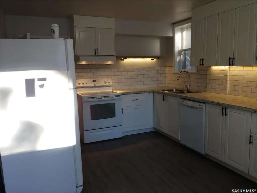 204 25th Street W Saskatoon SK S7L 0C4