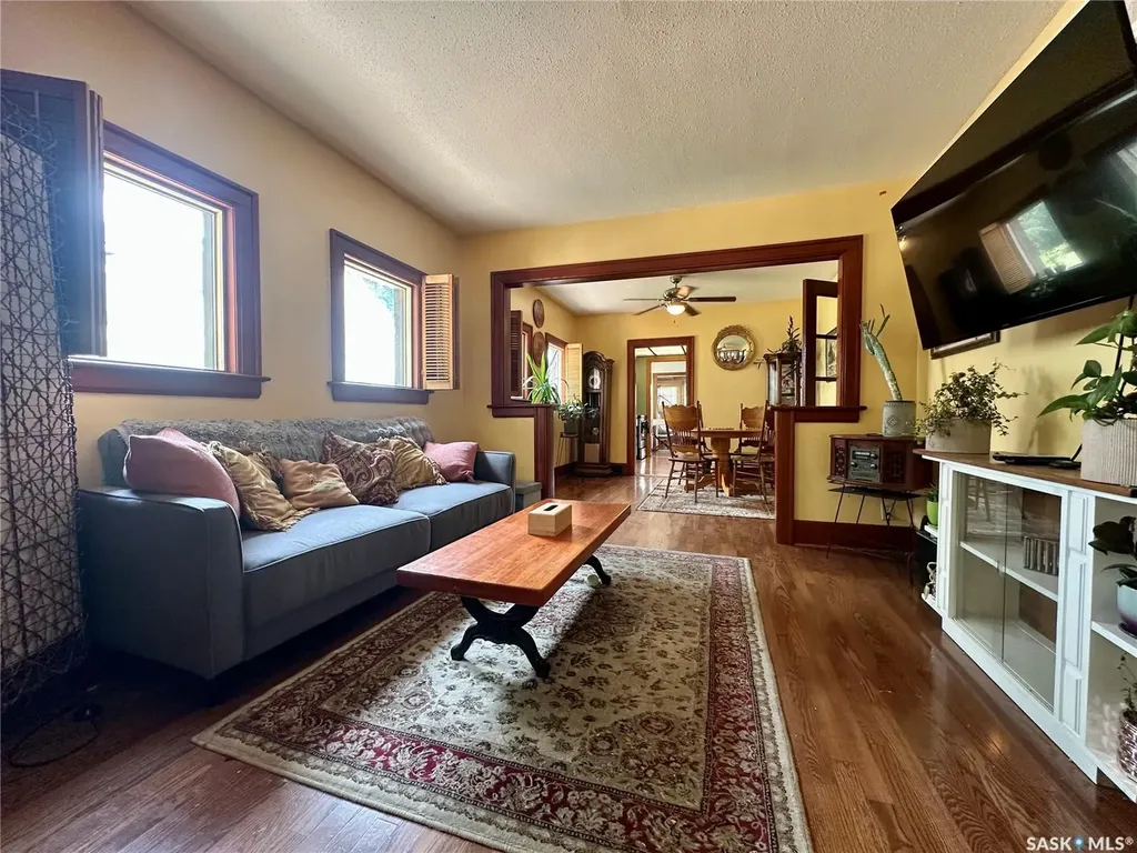 517 Bedford Road Saskatoon SK S7L 0E7