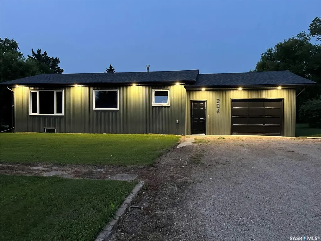 204 Birch Street Kelvington SK S0A 1W0
