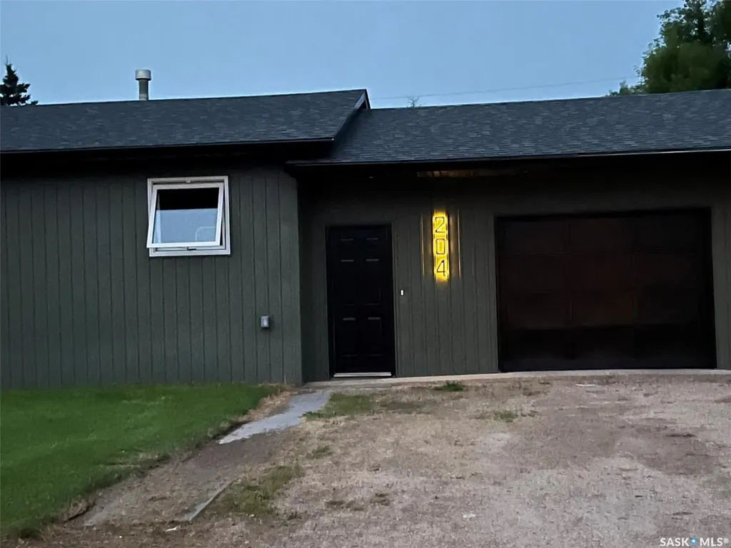 204 Birch Street Kelvington SK S0A 1W0