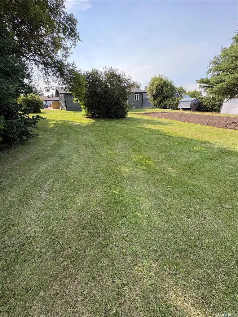 204 Birch Street Kelvington SK S0A 1W0