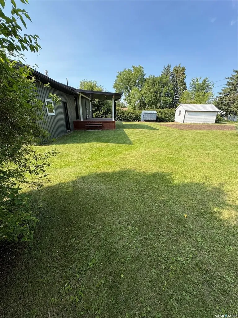204 Birch Street Kelvington SK S0A 1W0