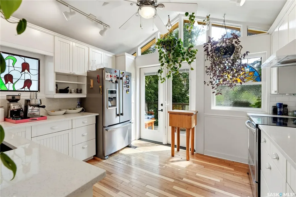 518 10th Street E Saskatoon SK S7N 0E2