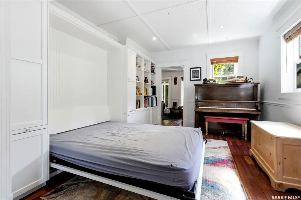 518 10th Street E Saskatoon SK S7N 0E2