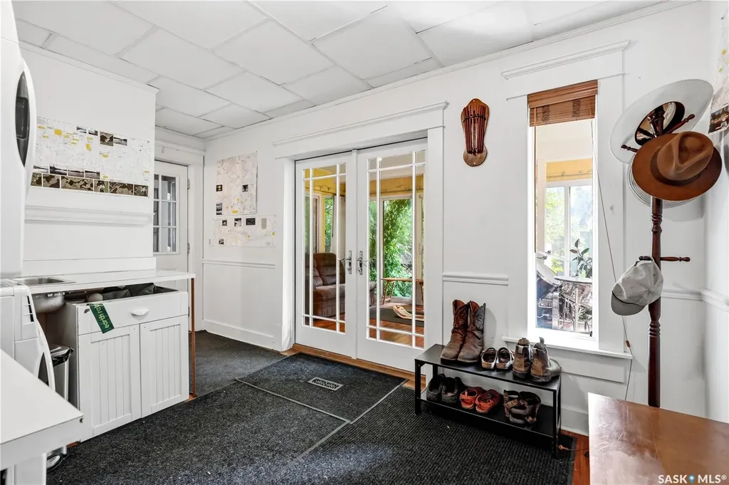 518 10th Street E Saskatoon SK S7N 0E2