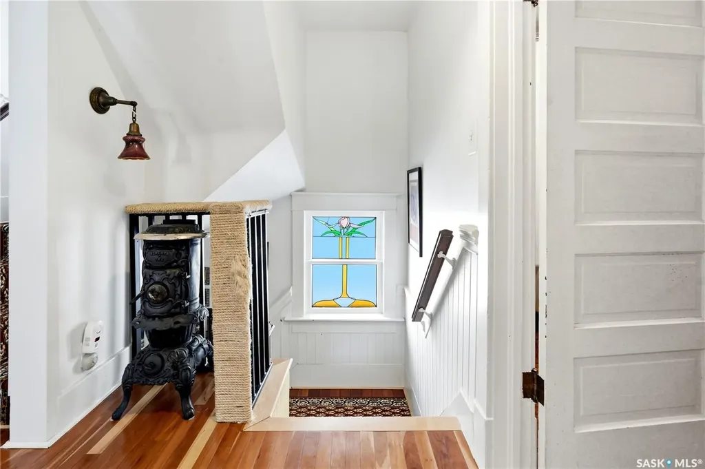 518 10th Street E Saskatoon SK S7N 0E2
