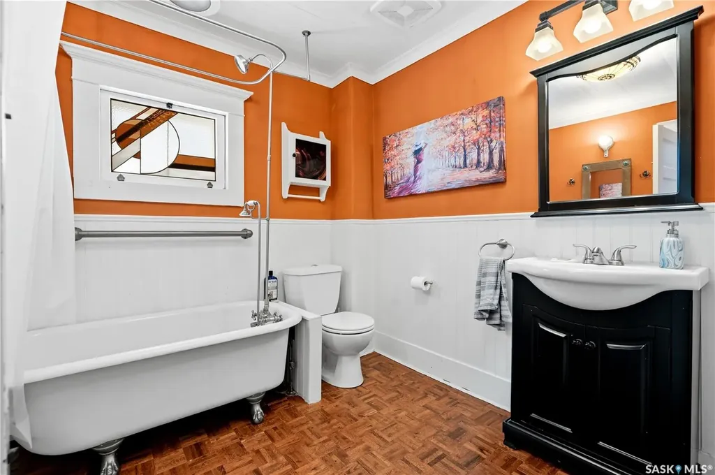518 10th Street E Saskatoon SK S7N 0E2