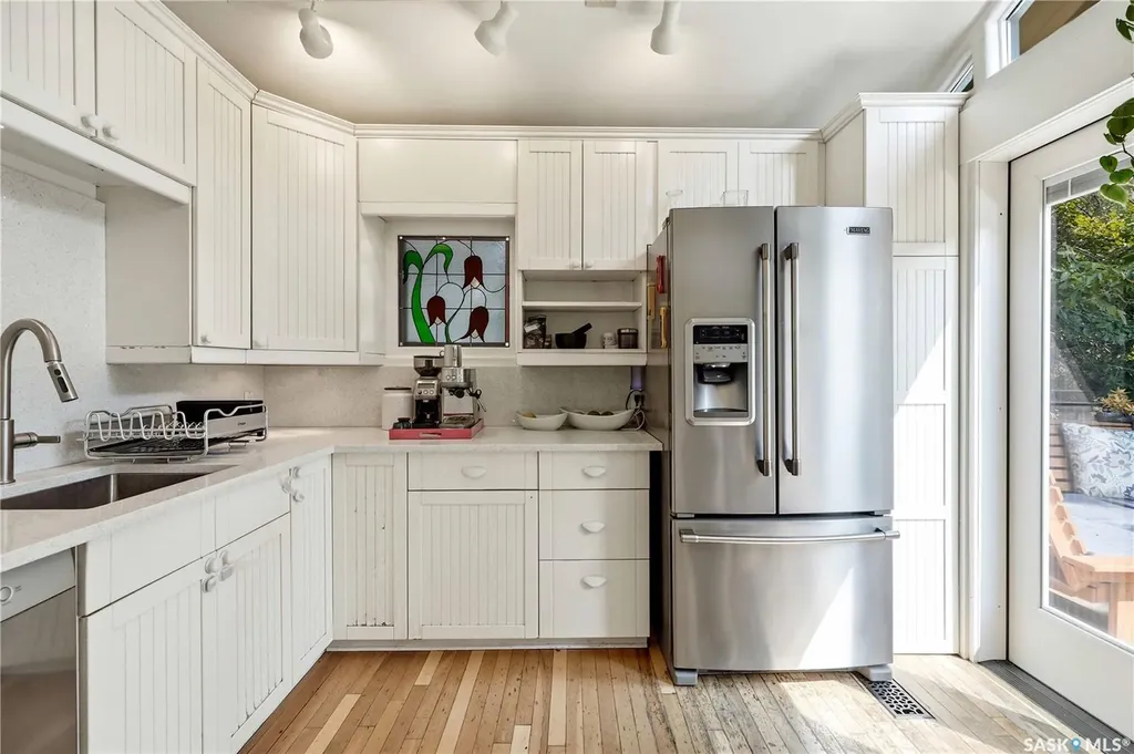 518 10th Street E Saskatoon SK S7N 0E2