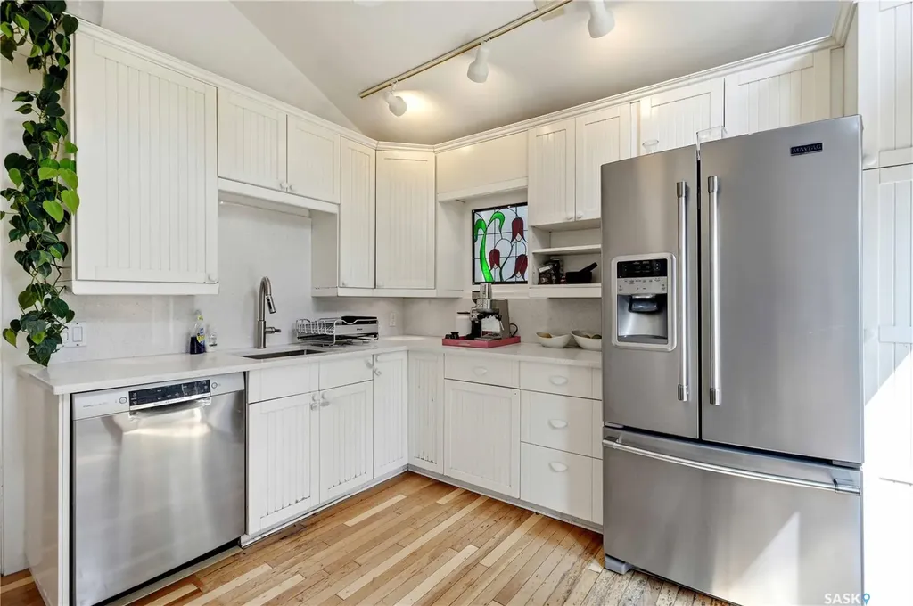 518 10th Street E Saskatoon SK S7N 0E2