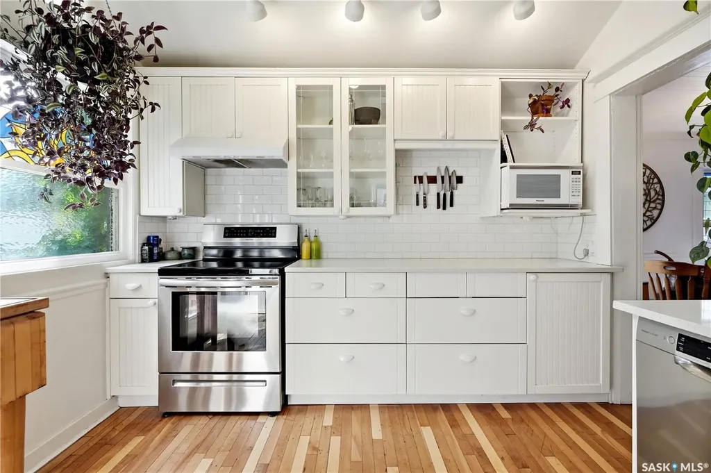 518 10th Street E Saskatoon SK S7N 0E2