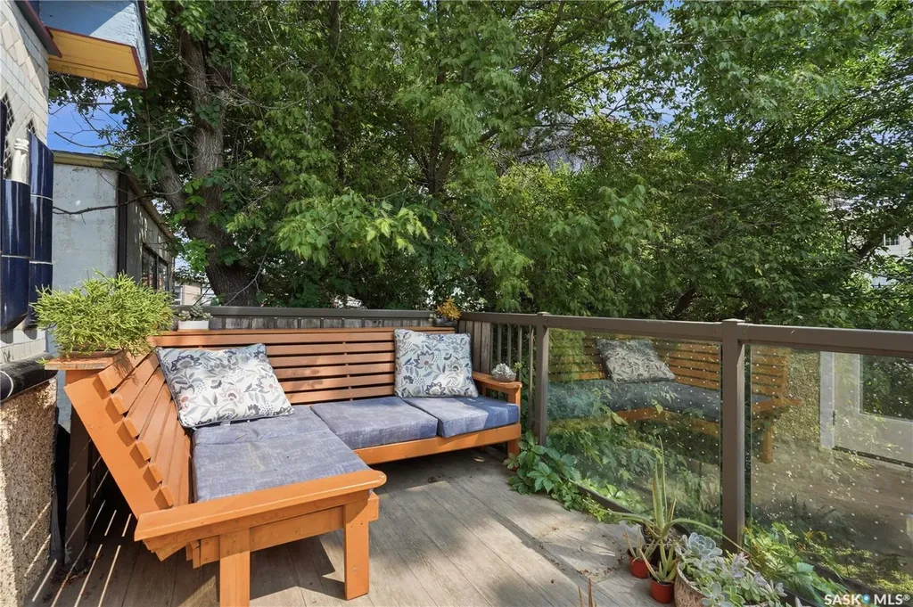 518 10th Street E Saskatoon SK S7N 0E2
