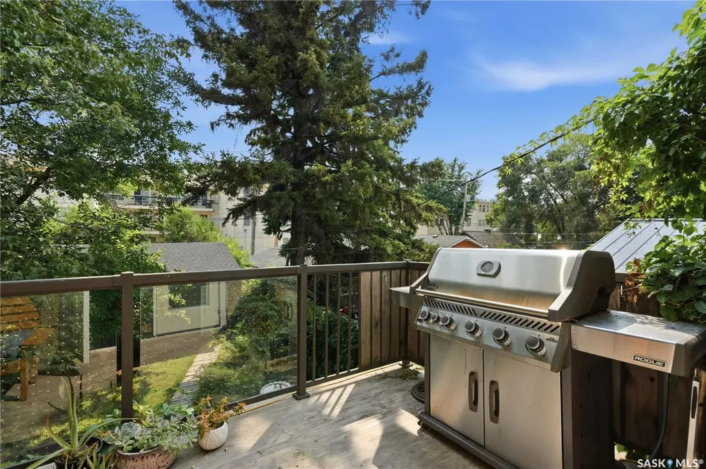 518 10th Street E Saskatoon SK S7N 0E2