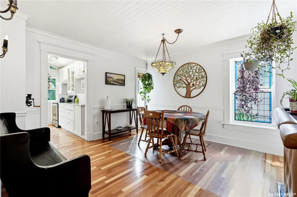 518 10th Street E Saskatoon SK S7N 0E2