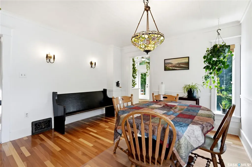518 10th Street E Saskatoon SK S7N 0E2