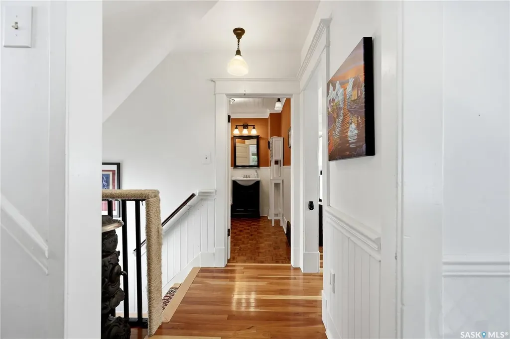 518 10th Street E Saskatoon SK S7N 0E2