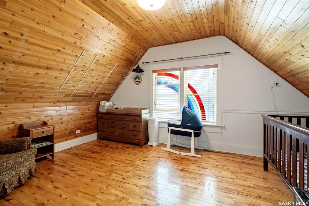 518 10th Street E Saskatoon SK S7N 0E2