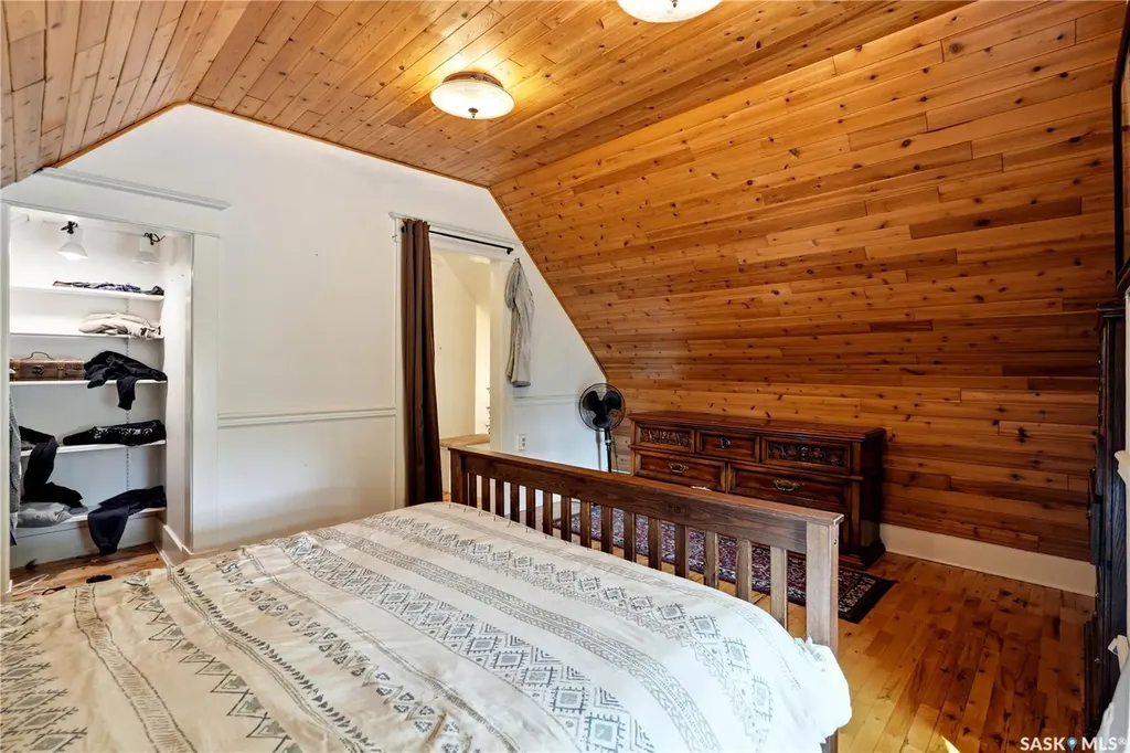 518 10th Street E Saskatoon SK S7N 0E2