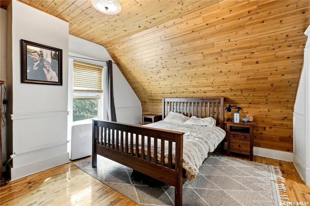 518 10th Street E Saskatoon SK S7N 0E2
