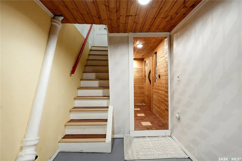 518 10th Street E Saskatoon SK S7N 0E2