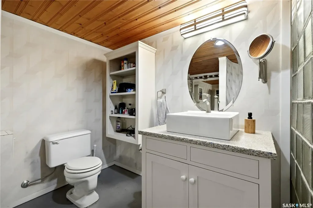 518 10th Street E Saskatoon SK S7N 0E2