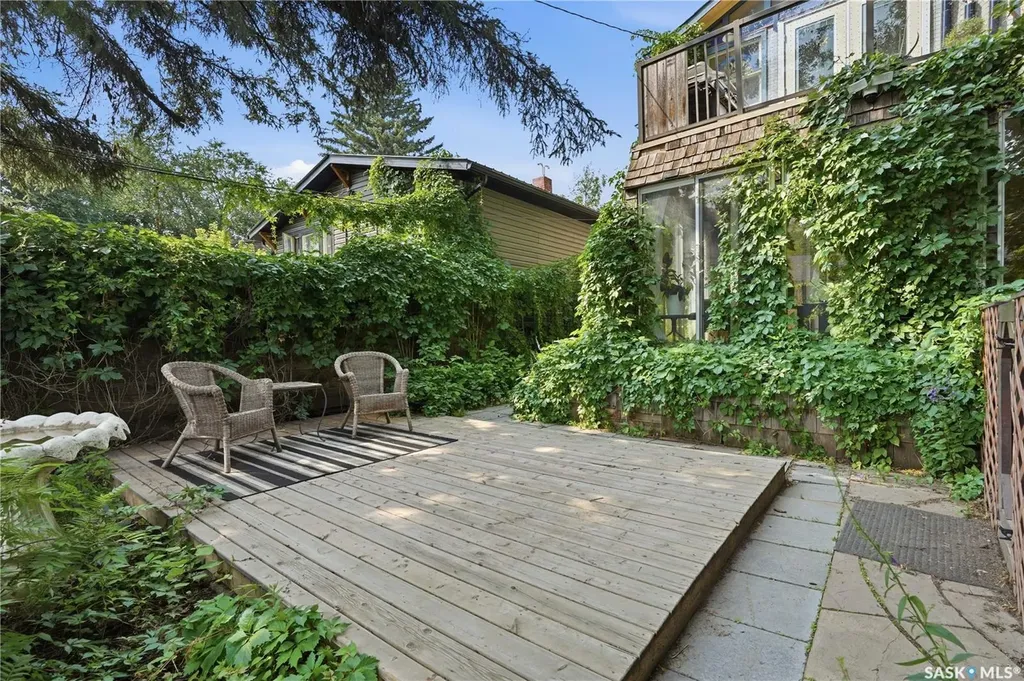 518 10th Street E Saskatoon SK S7N 0E2