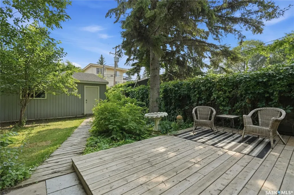 518 10th Street E Saskatoon SK S7N 0E2
