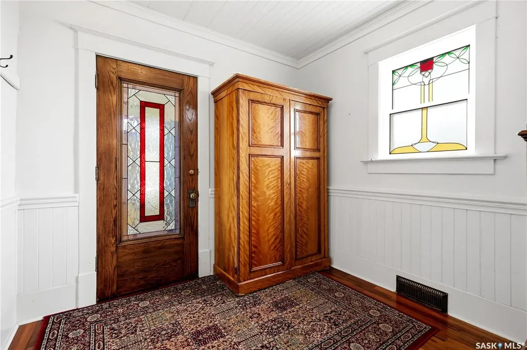 518 10th Street E Saskatoon SK S7N 0E2