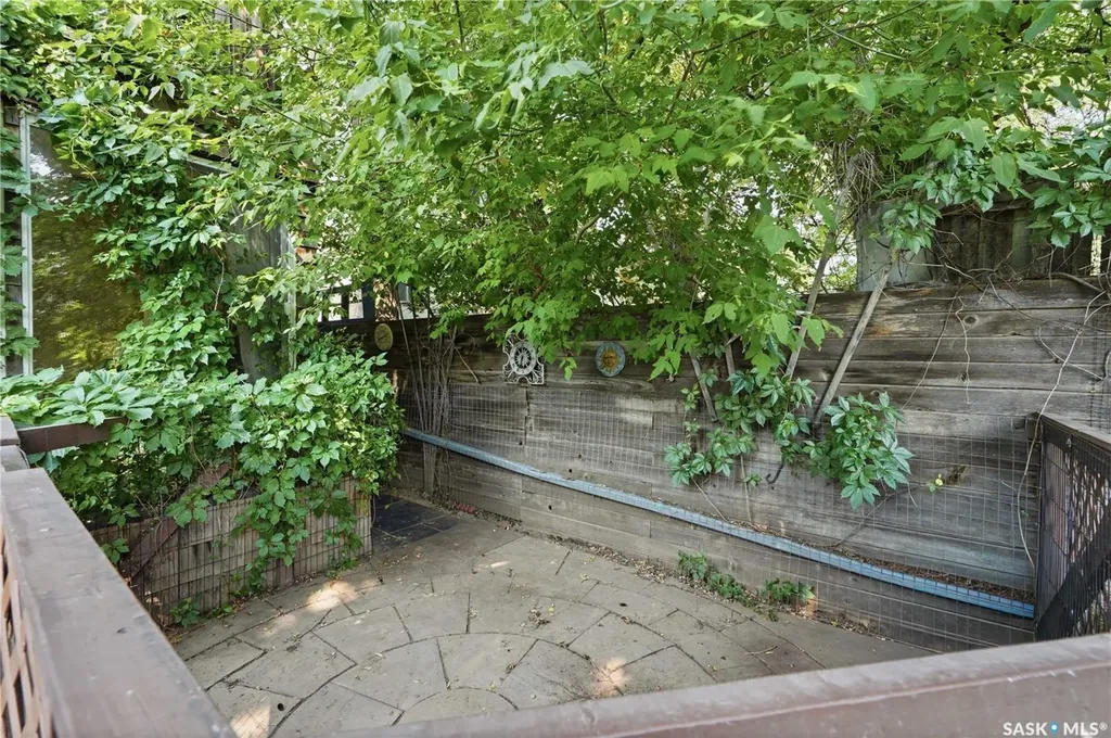 518 10th Street E Saskatoon SK S7N 0E2