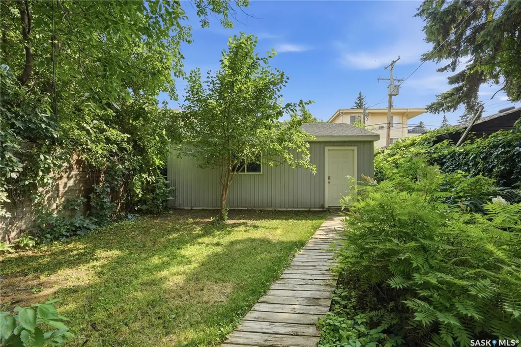 518 10th Street E Saskatoon SK S7N 0E2
