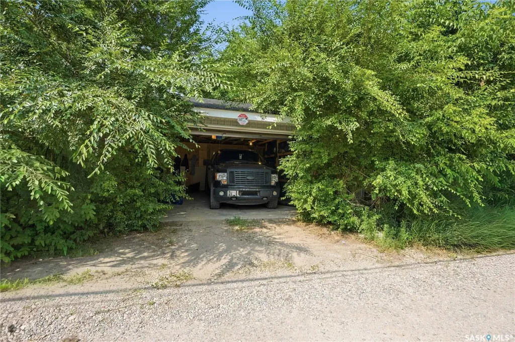 518 10th Street E Saskatoon SK S7N 0E2