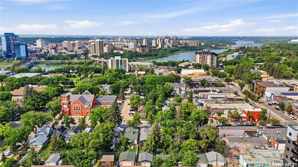 518 10th Street E Saskatoon SK S7N 0E2