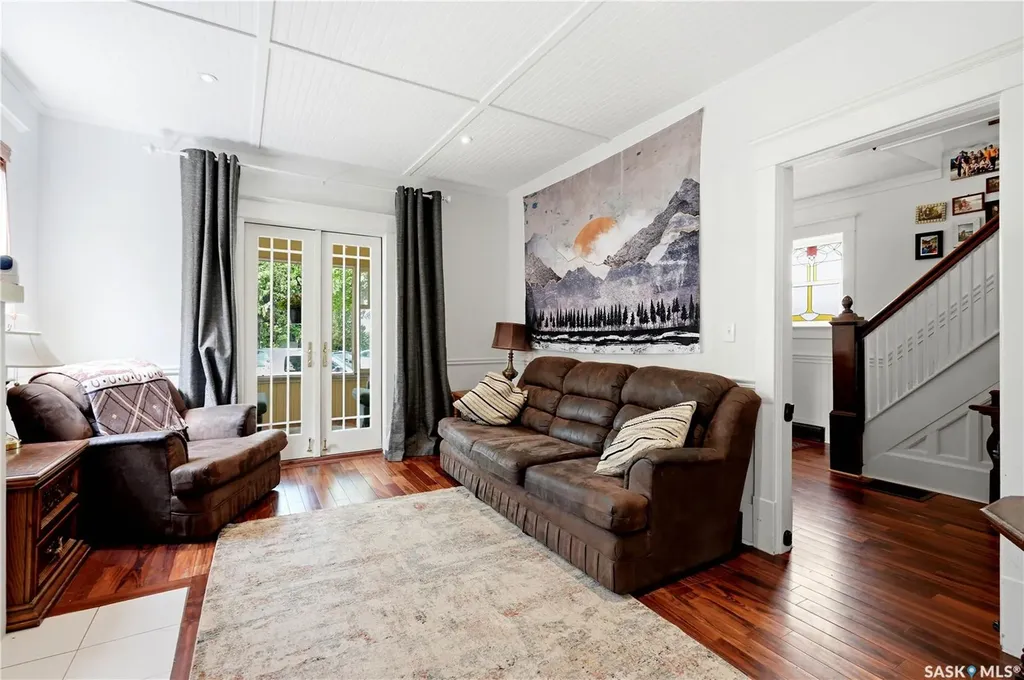 518 10th Street E Saskatoon SK S7N 0E2