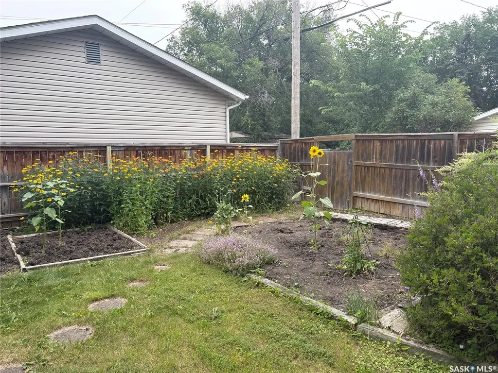 2724 24th Avenue Regina SK S4S 1J5