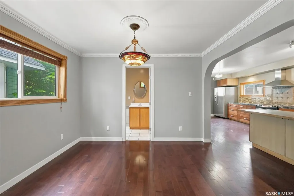 406 27th Street W Saskatoon SK S7L 0J9