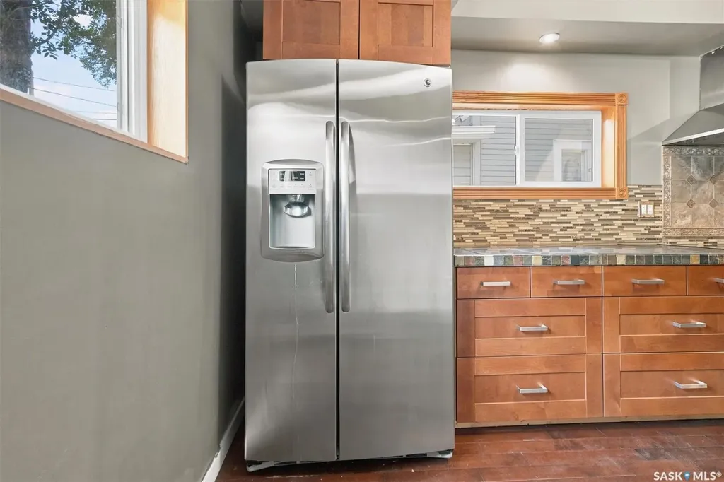 406 27th Street W Saskatoon SK S7L 0J9
