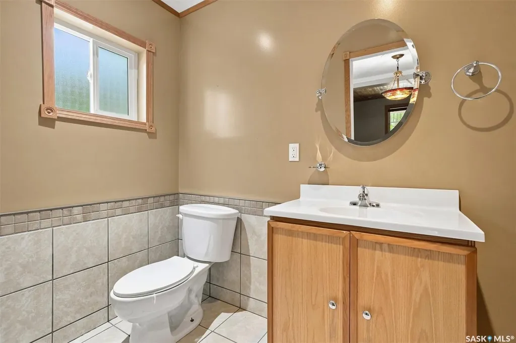 406 27th Street W Saskatoon SK S7L 0J9
