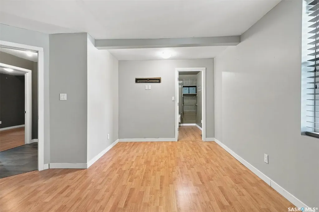 406 27th Street W Saskatoon SK S7L 0J9