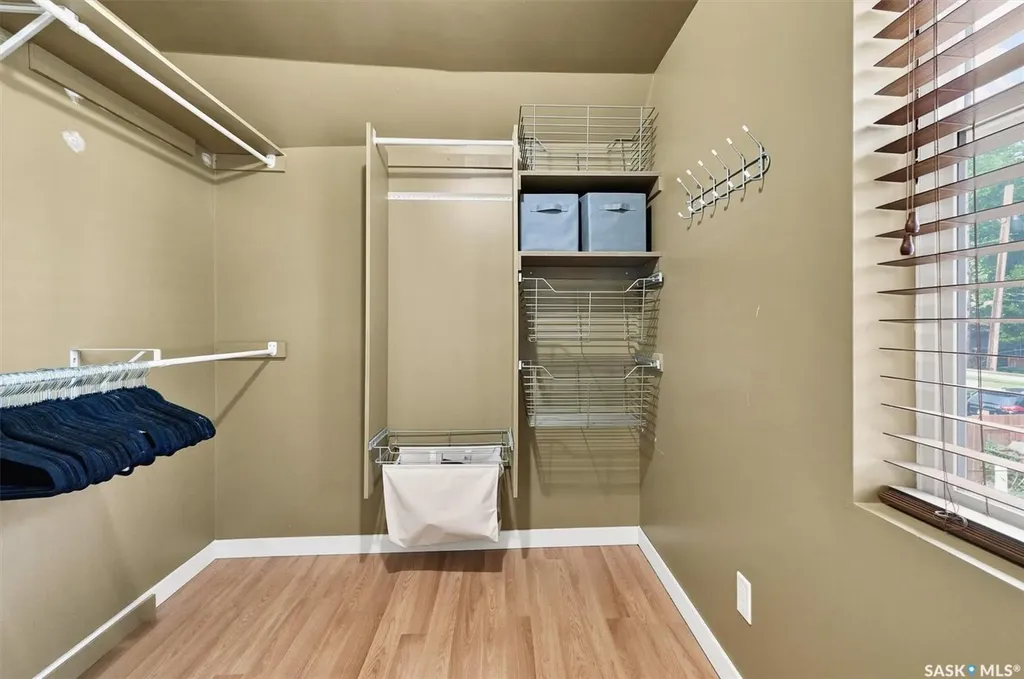 406 27th Street W Saskatoon SK S7L 0J9