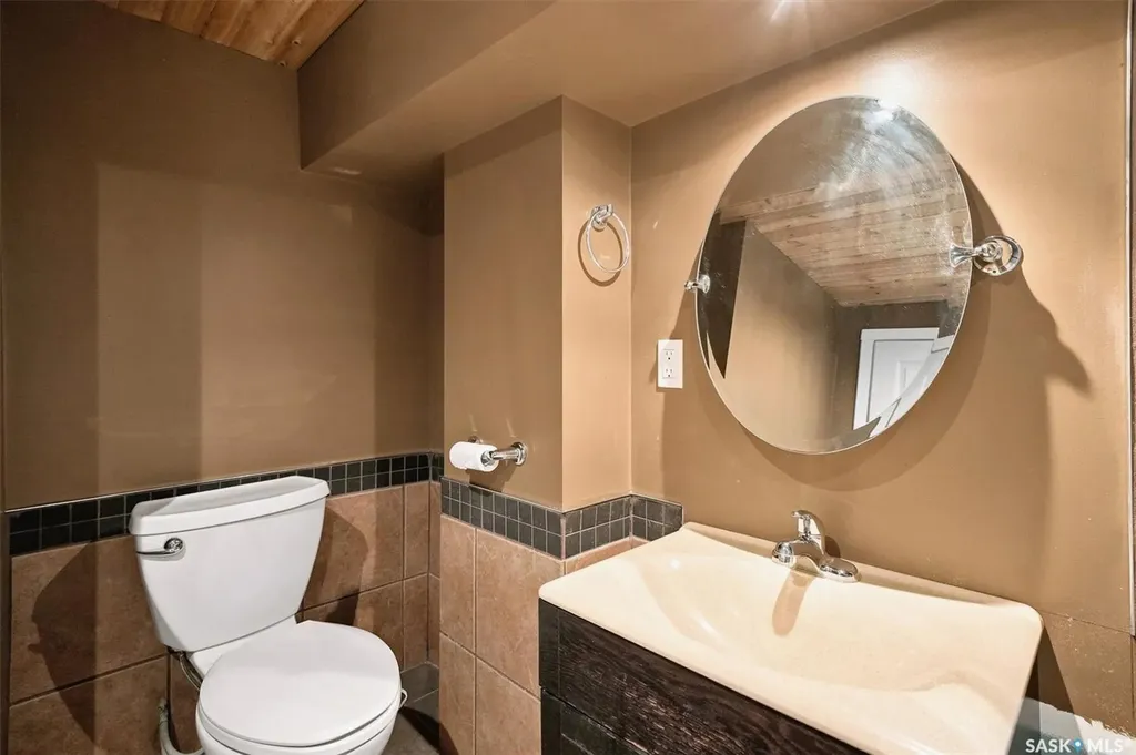 406 27th Street W Saskatoon SK S7L 0J9