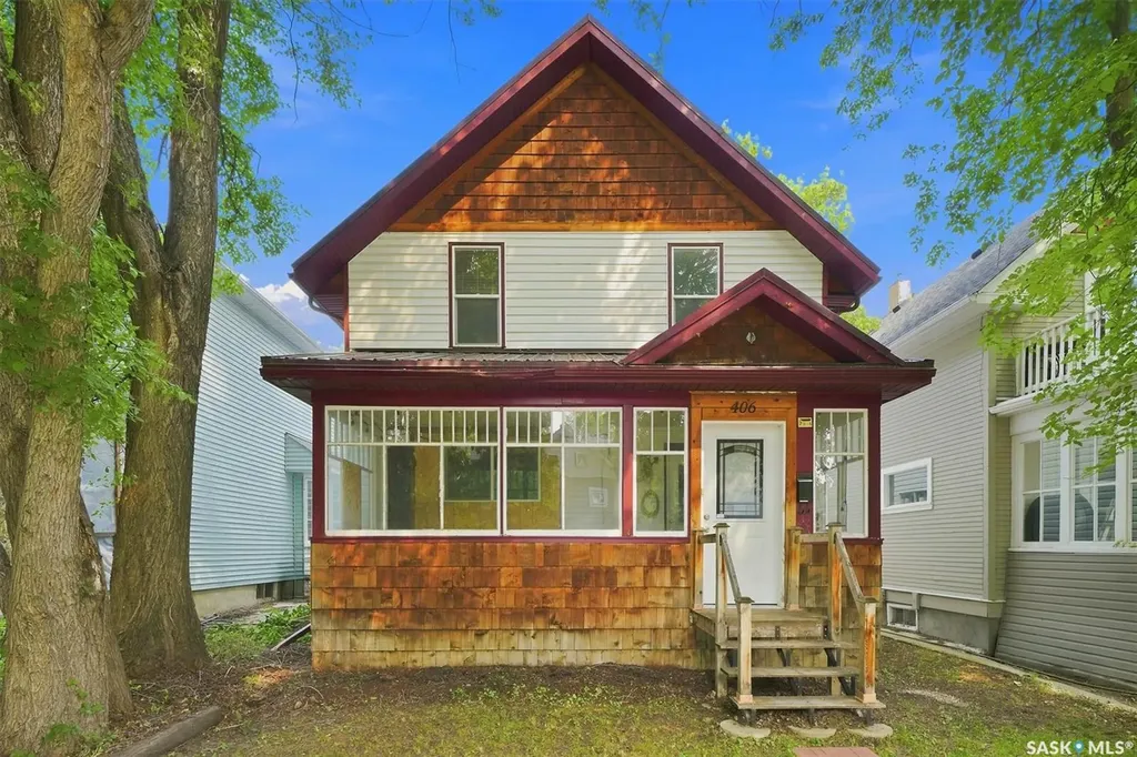 406 27th Street W Saskatoon SK S7L 0J9