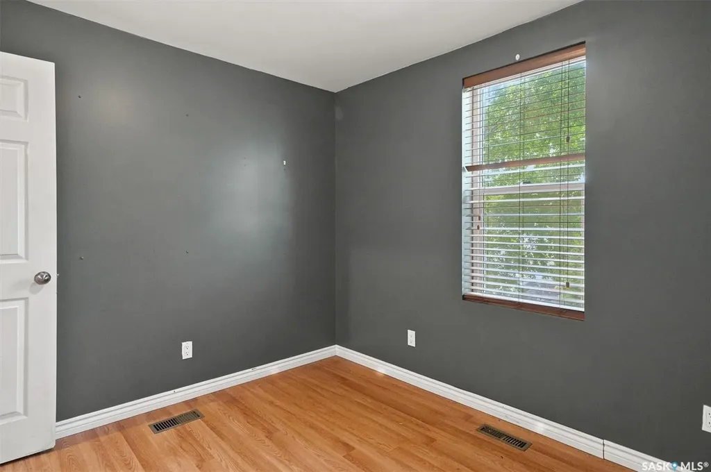 406 27th Street W Saskatoon SK S7L 0J9