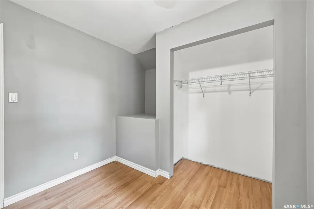 406 27th Street W Saskatoon SK S7L 0J9