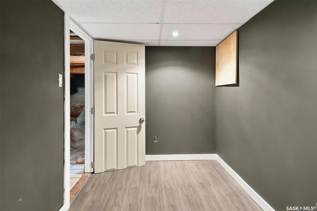 406 27th Street W Saskatoon SK S7L 0J9
