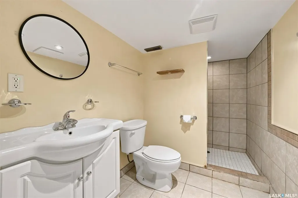 406 27th Street W Saskatoon SK S7L 0J9