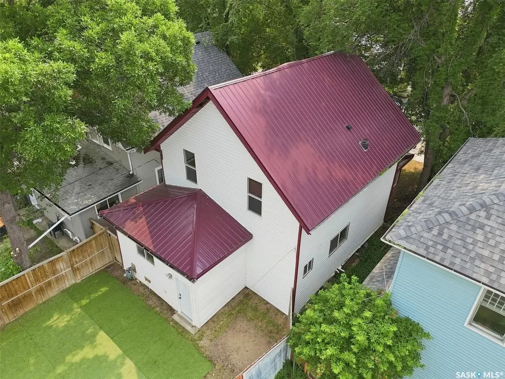 406 27th Street W Saskatoon SK S7L 0J9